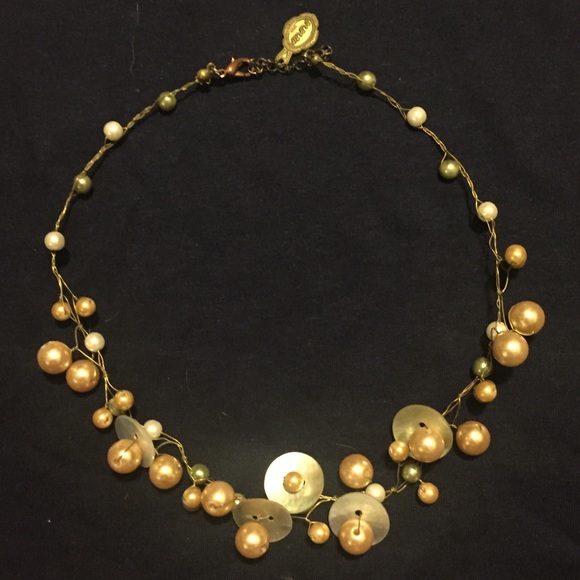 Artisan-made mother of pearl & gold wire necklace - Picture 6 of 8
